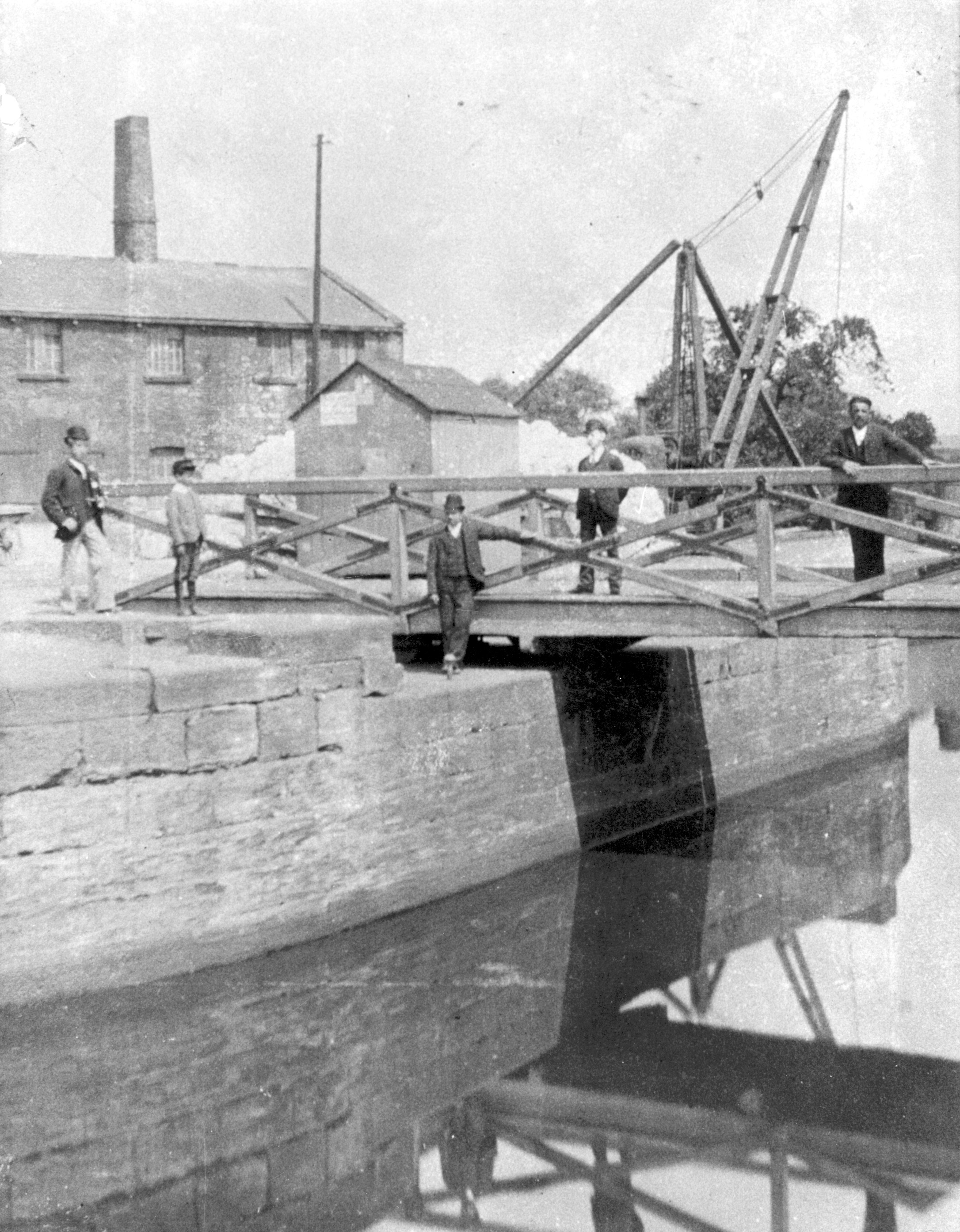 Swing Bridge, Thwaite Mills
