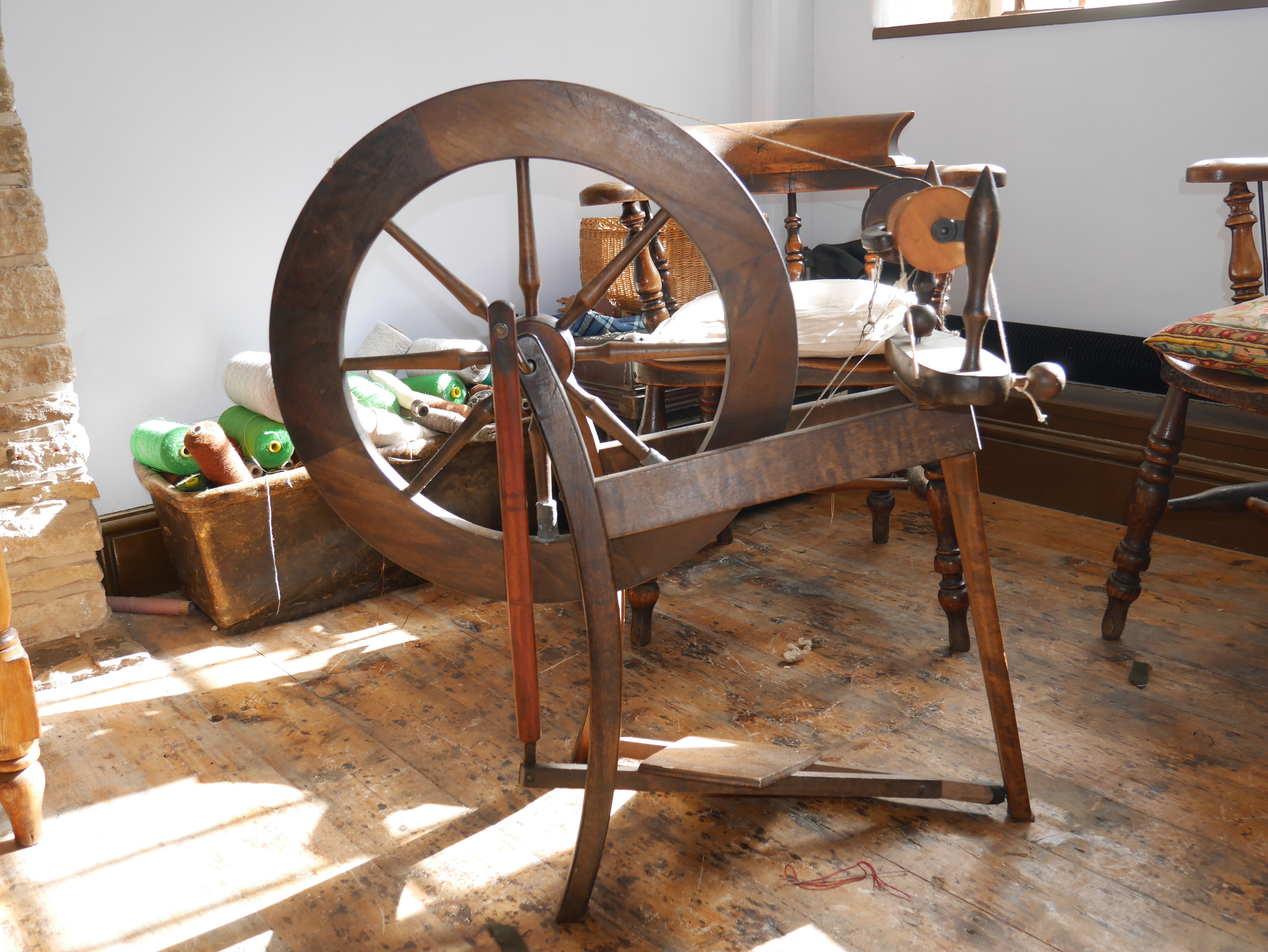 Wooden spinning wheel powered by a food treadle