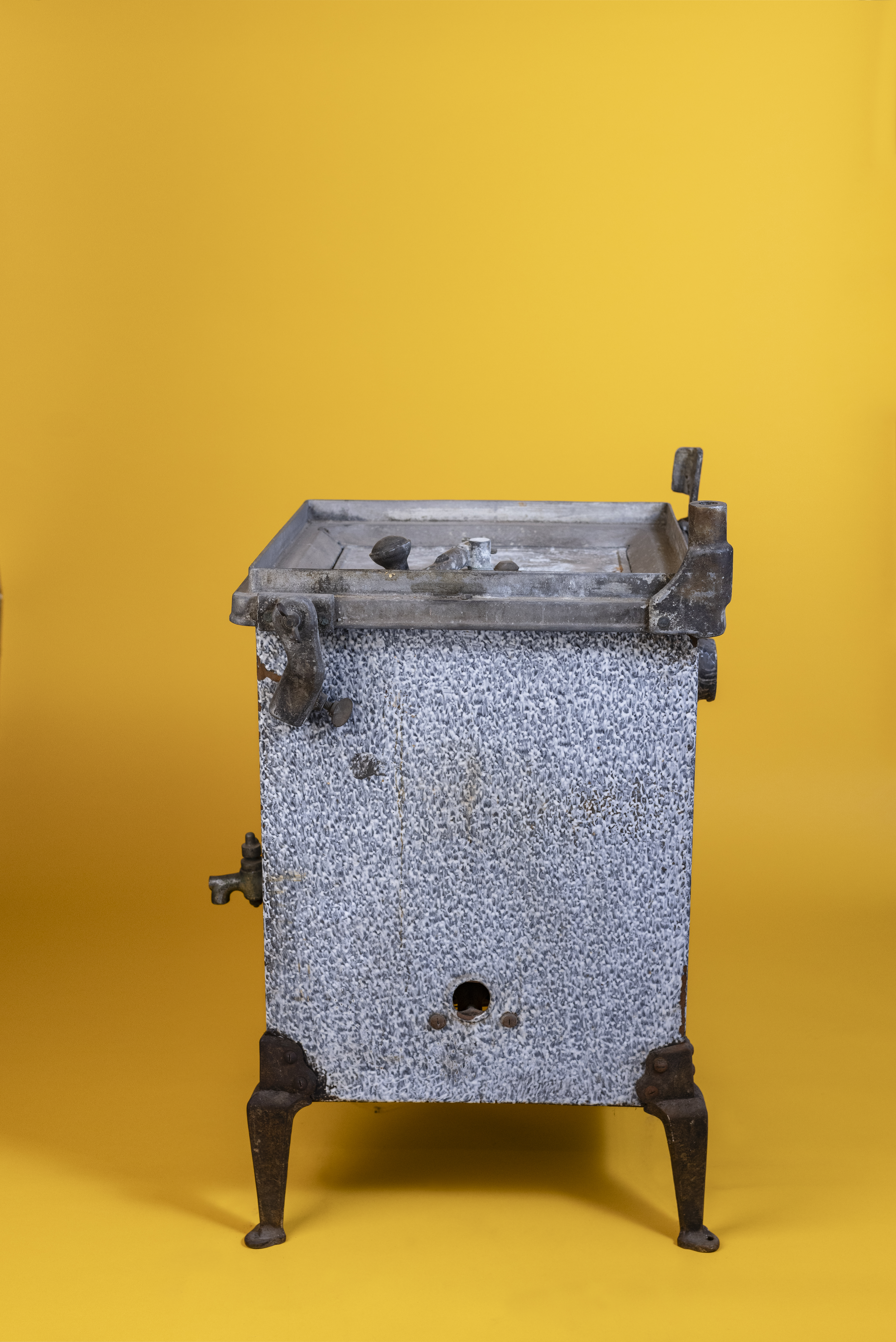 Square metal washing machine with handle crank