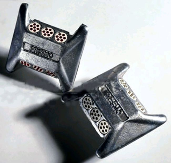 Catseyes with different coloured reflectors