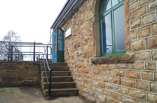 Wall made from sandstone bricks in varying shades of cream, yellow, beige and light orange.