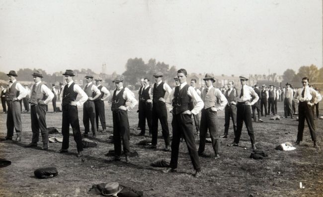 Recruits to the Hull Commercials (10th Battalion, East Yorkshire Regiment) in training