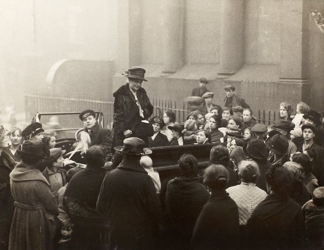 Eleanor Rathbone campaigning in the 1920s