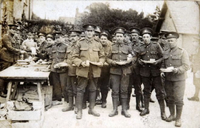 Black and white photo of WW1 soldiers from the East Yorkshire regiment