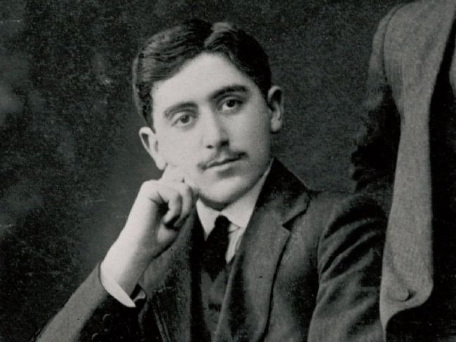 Black and white photo of Simon Marks in his twenties