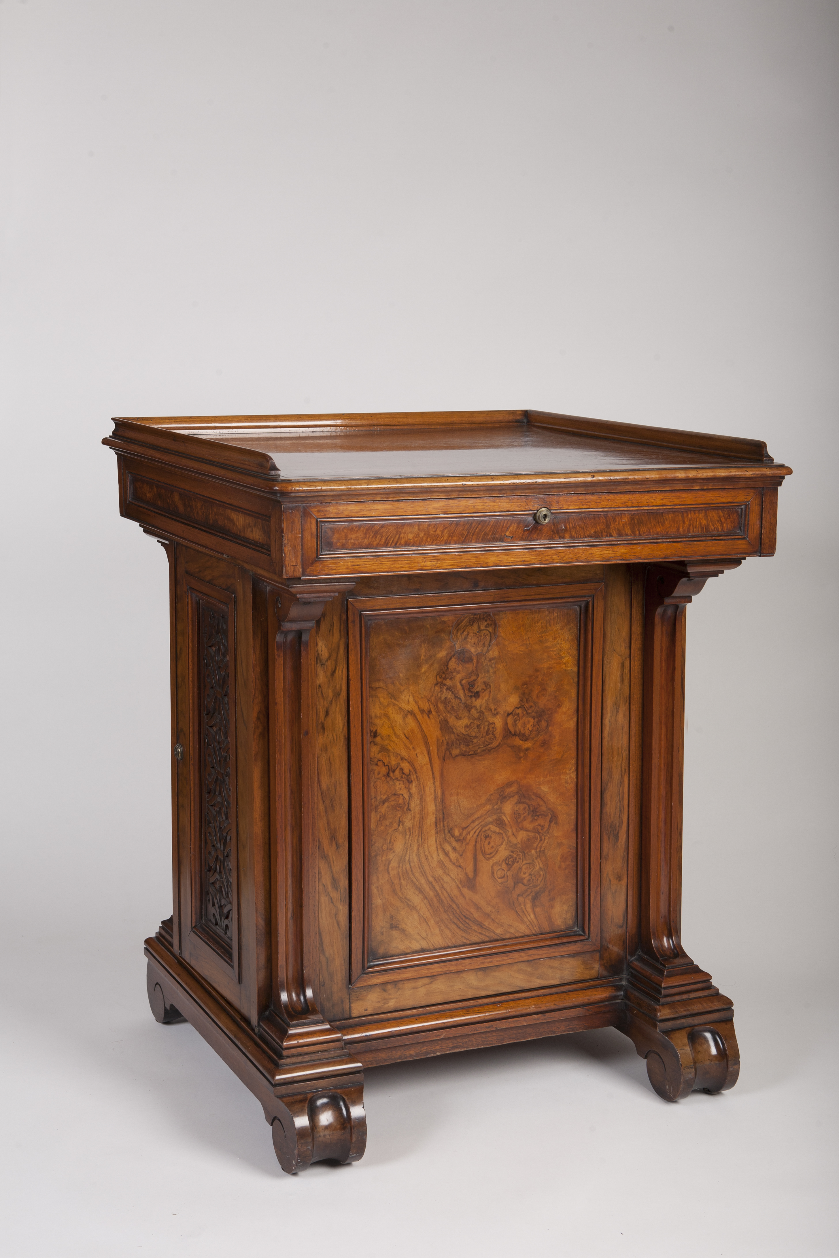 Writing desk of maple vaneer, walnut and mahogany