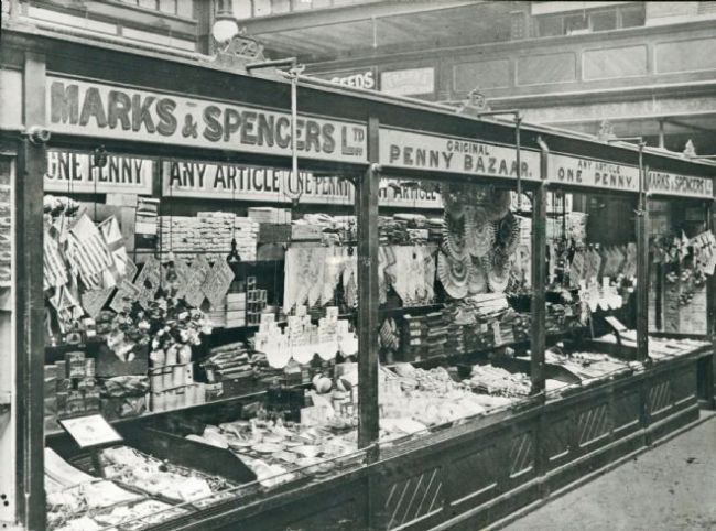 Photo of a very crowded shop display in an indoor market