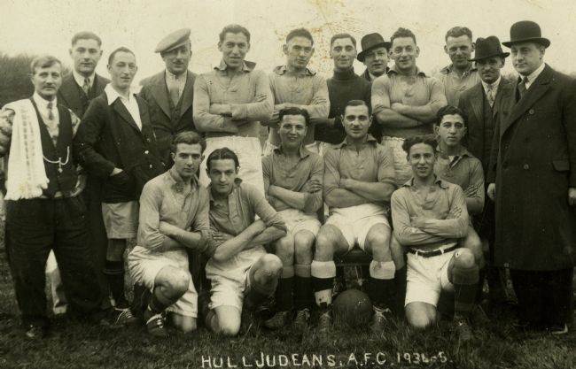 Black and white photograph showing members of Hull Judeans football team 1934-1935