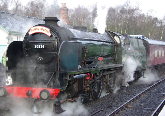 Repton Schools class locomotive 30926 in full steam ready to set off