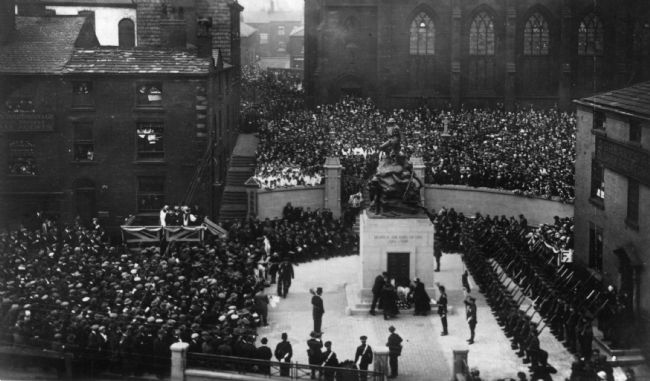 Black and white photograph of the unveiling ceremony of Oldham war memorial